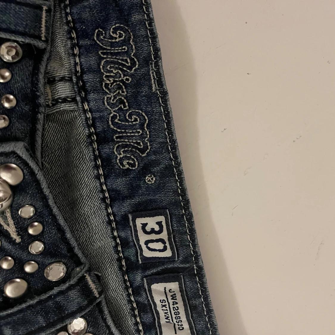 Miss Me jeans med pärldetaljer, stl 30 - 1