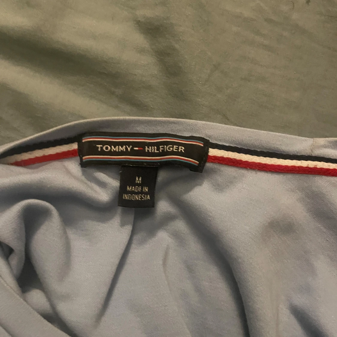 Ljusblå t-shirt från Tommy Hilfiger - 1