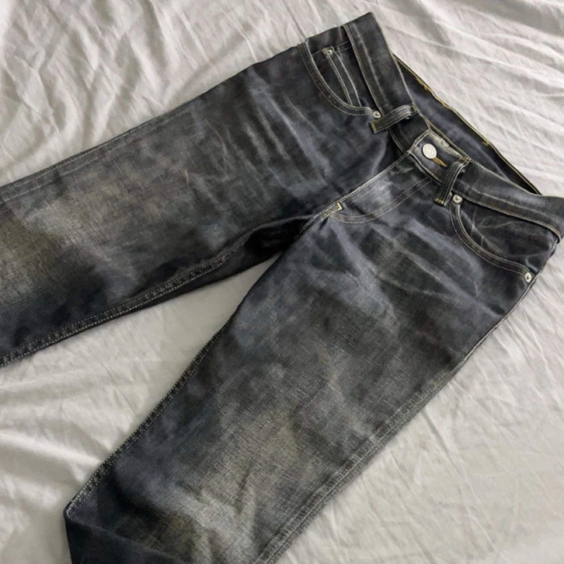 Levi's 501 svarta jeans med slitningar - 1