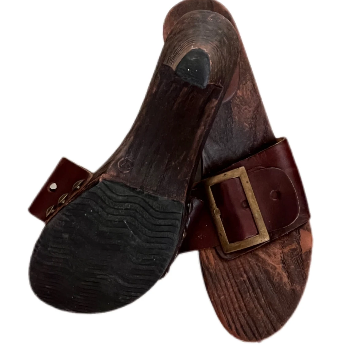 Bruna sandaler med klack från Andrea Cortés - 2