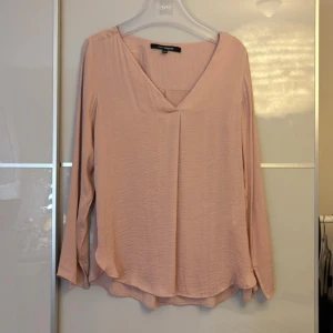 Rosa blus  - Super fin blus från Kappahl i storlek 38 