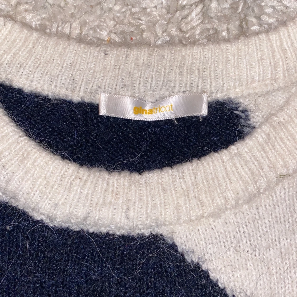 Snygg stickad tröja - 2