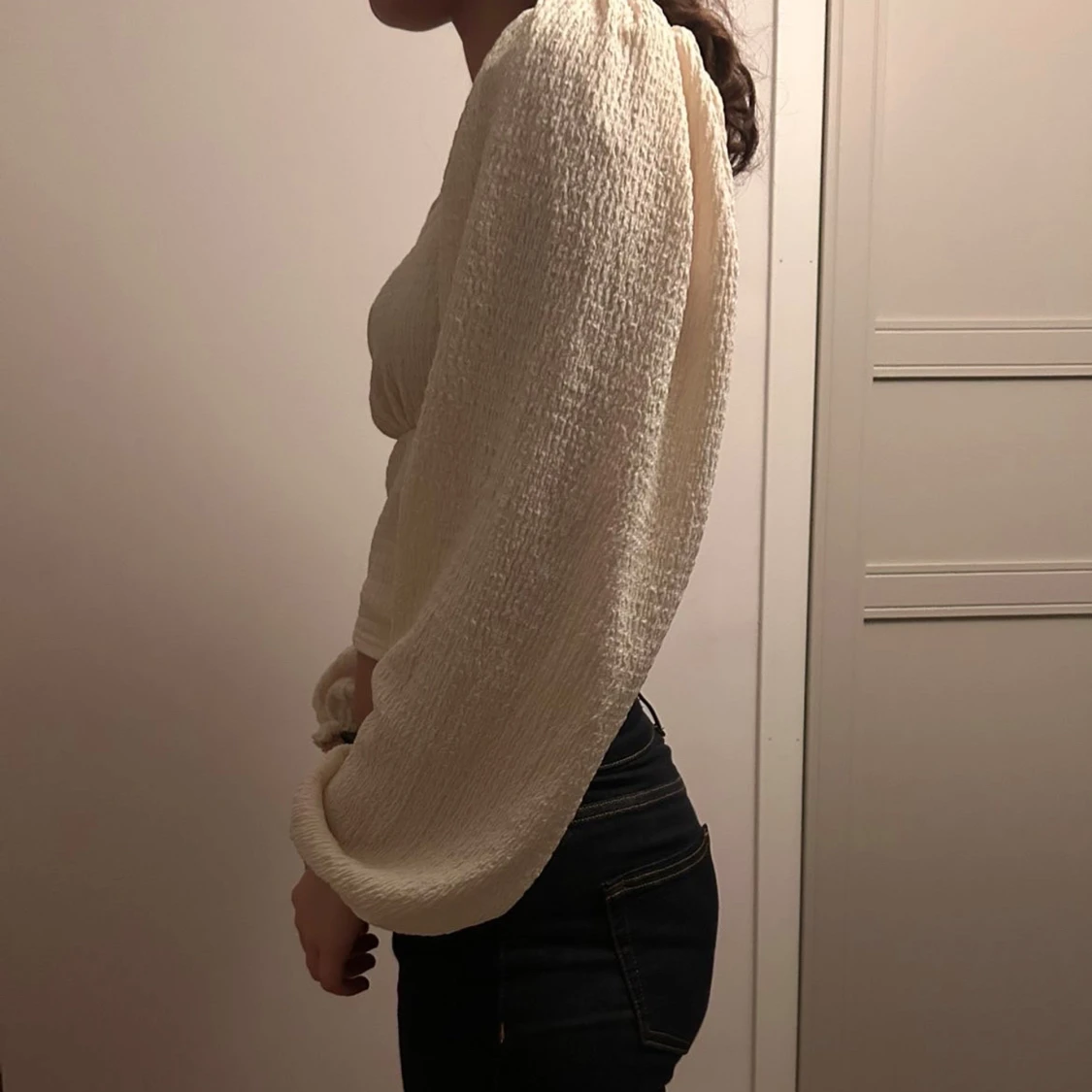 Krämvit blus med puffärmar - 1