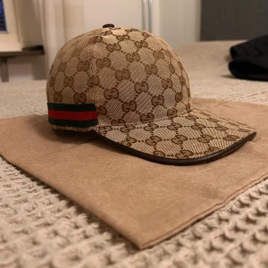 Beige gg keps med orginal lappar och dustbag - Beige gg keps med orginal lappar och dustbag. Hör av er om ni har några frågor🫡