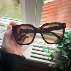 Solglasögon Tom Ford - Säljer dessa super fina solglasögon från Tom Ford, som nya i skick