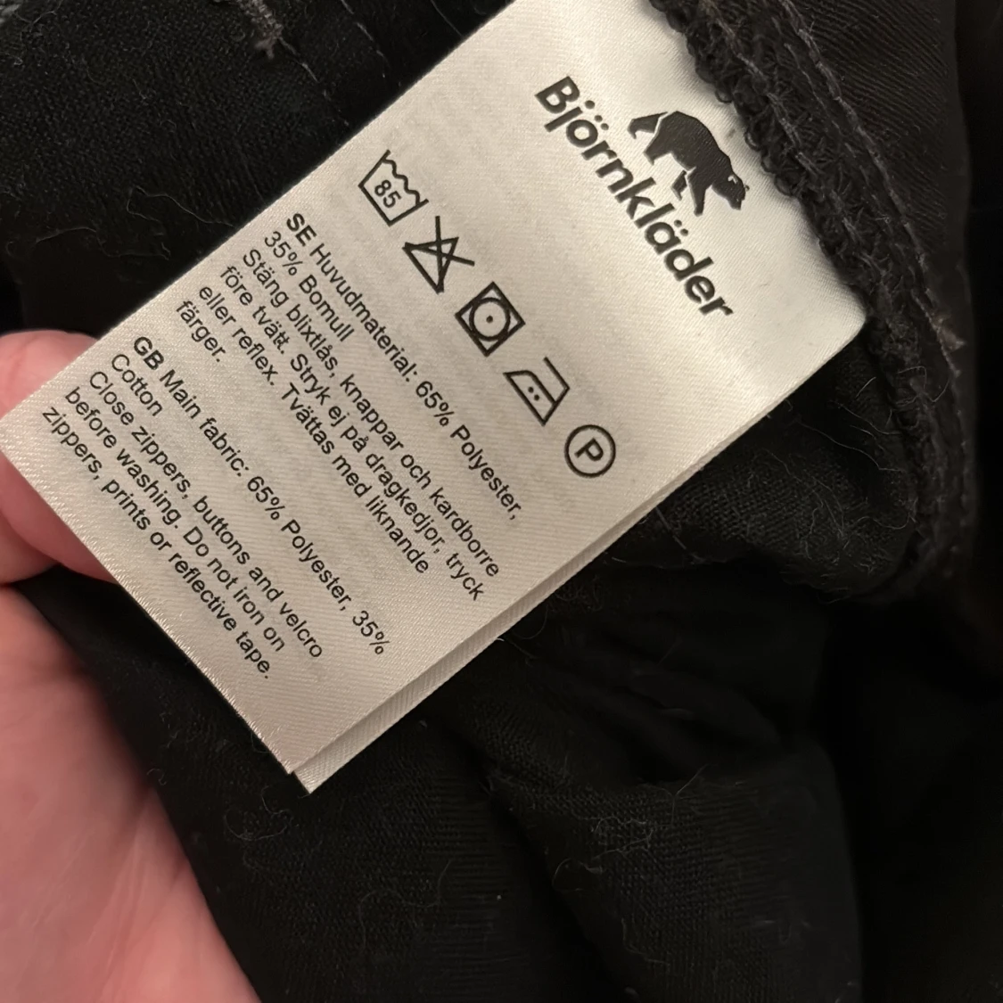 Svarta cargoshorts från Björn kläder  - 3