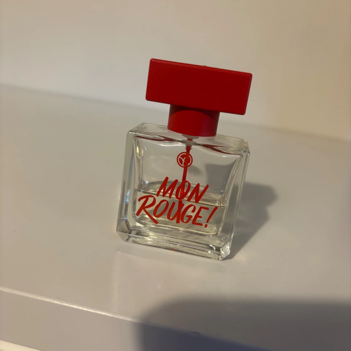 Mon Rouge! parfym med röd detalj