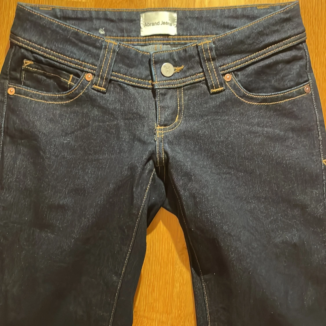 Low Waist Bootcut Jeans från Abrand - 2