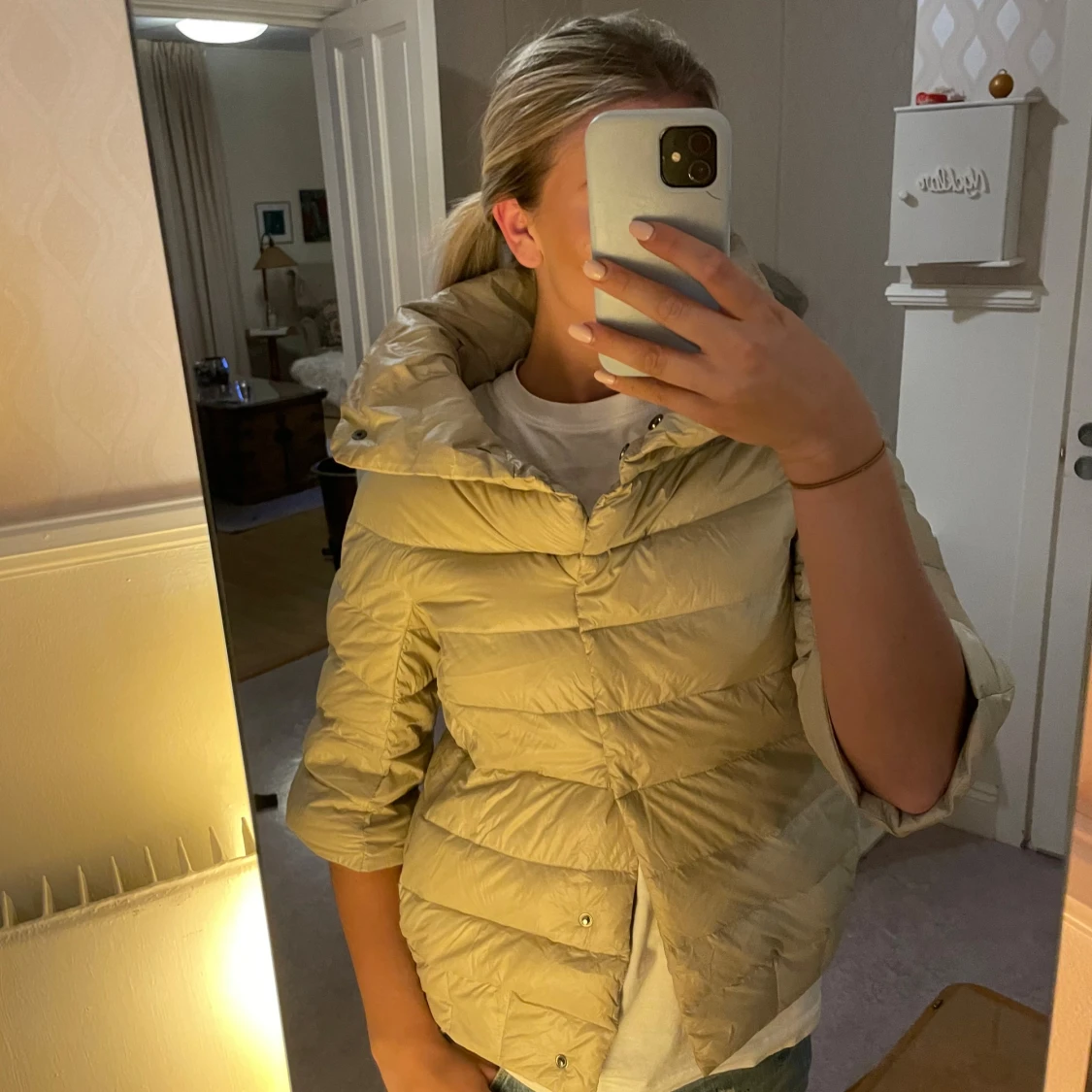 Beige pufferjacka med stor krage - 2