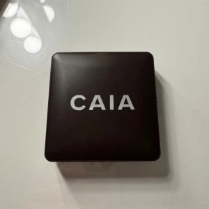 CAIA Matte Bronzer Santorini - Bronzern är silkeslen matt och lägger sig väldigt fint. Jag har köpt en ny då färgen inte matchar mig🤎