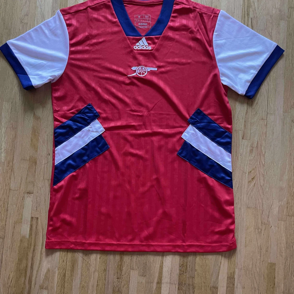 Arsenal röd kortärmad fotbollströja Adidas