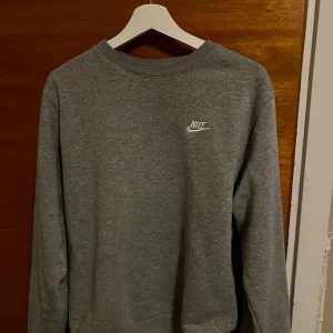 Grå sweatshirt från Nike - Bekväm tröja från Nike