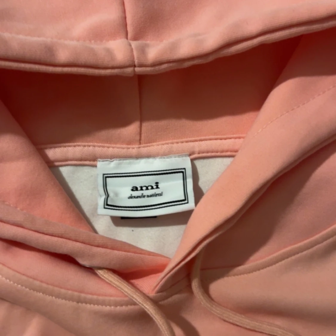 Rosa hoodie från Ami med hjärtdetalj - 2