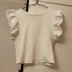 Zara topp - Supersöt topp från Zara! Fint skick och endast använd någon gång🥰