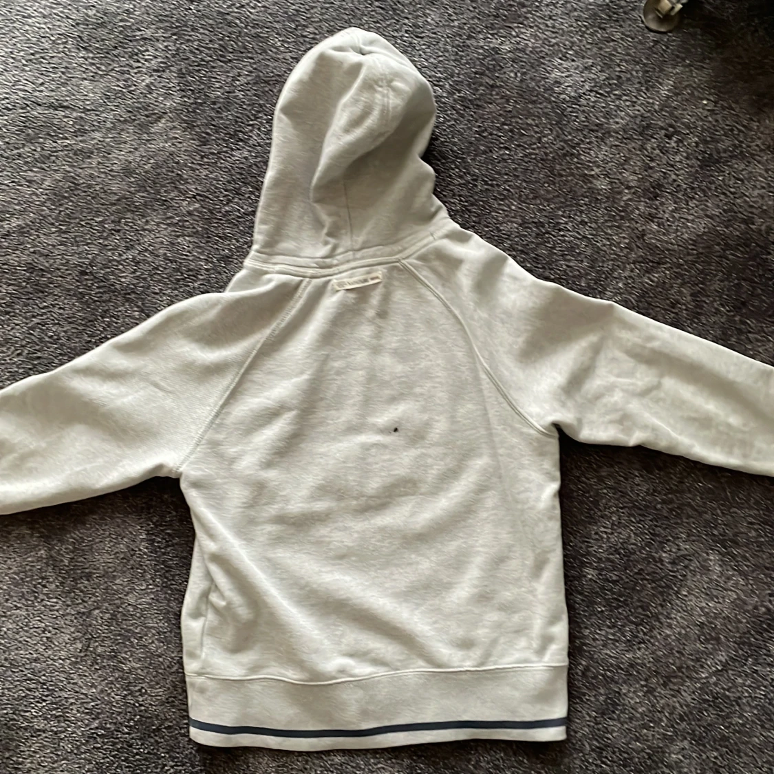 Grå hoodie från Napapijri med brodyr - 3