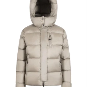 SÖKER!!! Cadrico jacka eller liknande!! - FÄRG SPELAR INGEN ROLL!! Om ni har en cadrico eller liknande som ni vill sälja kontakta mig direkt är i stort intresse!!