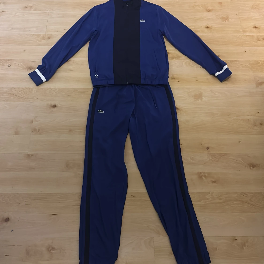 Blå träningsset från Lacoste Sport