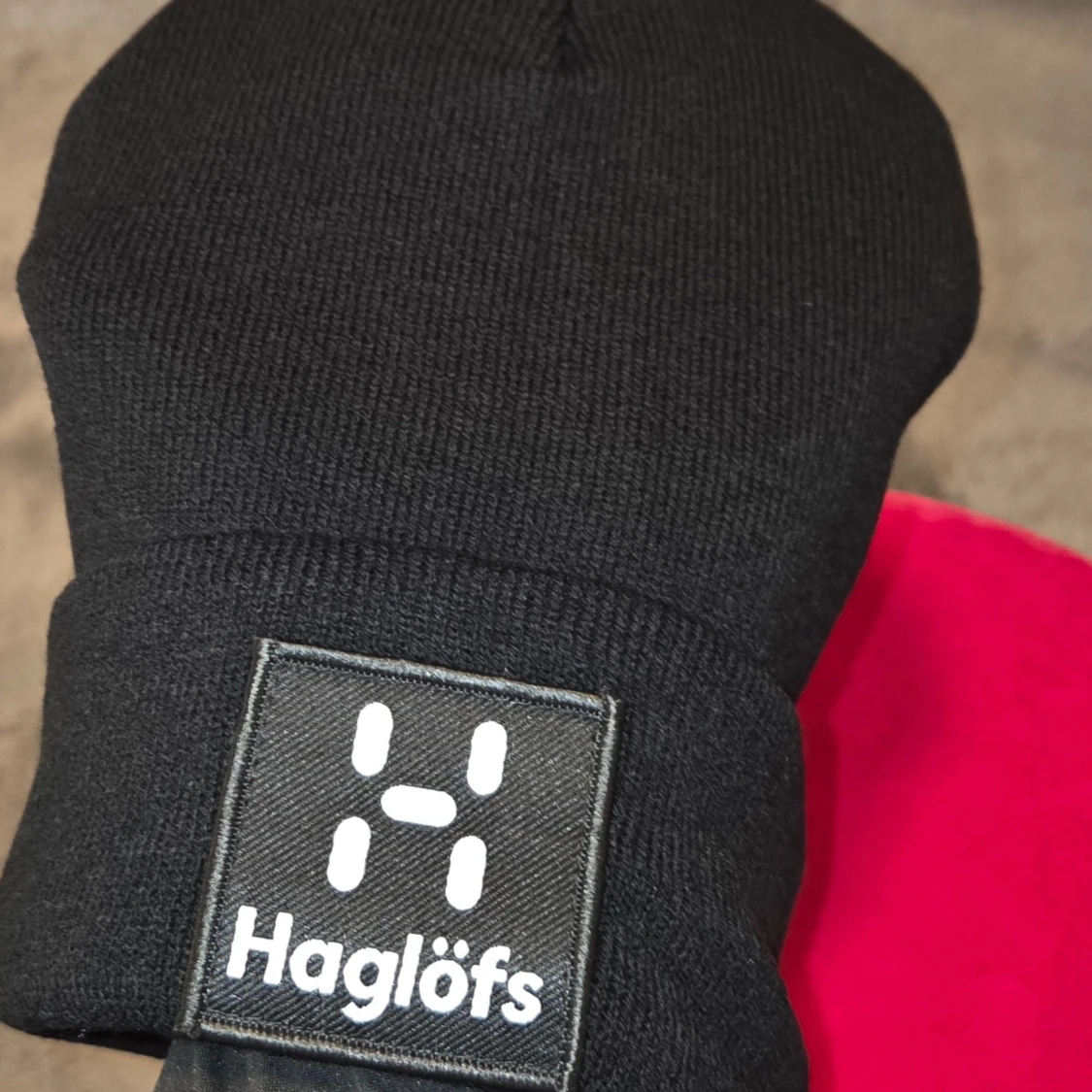 Svart mössa från Haglöfs - 2