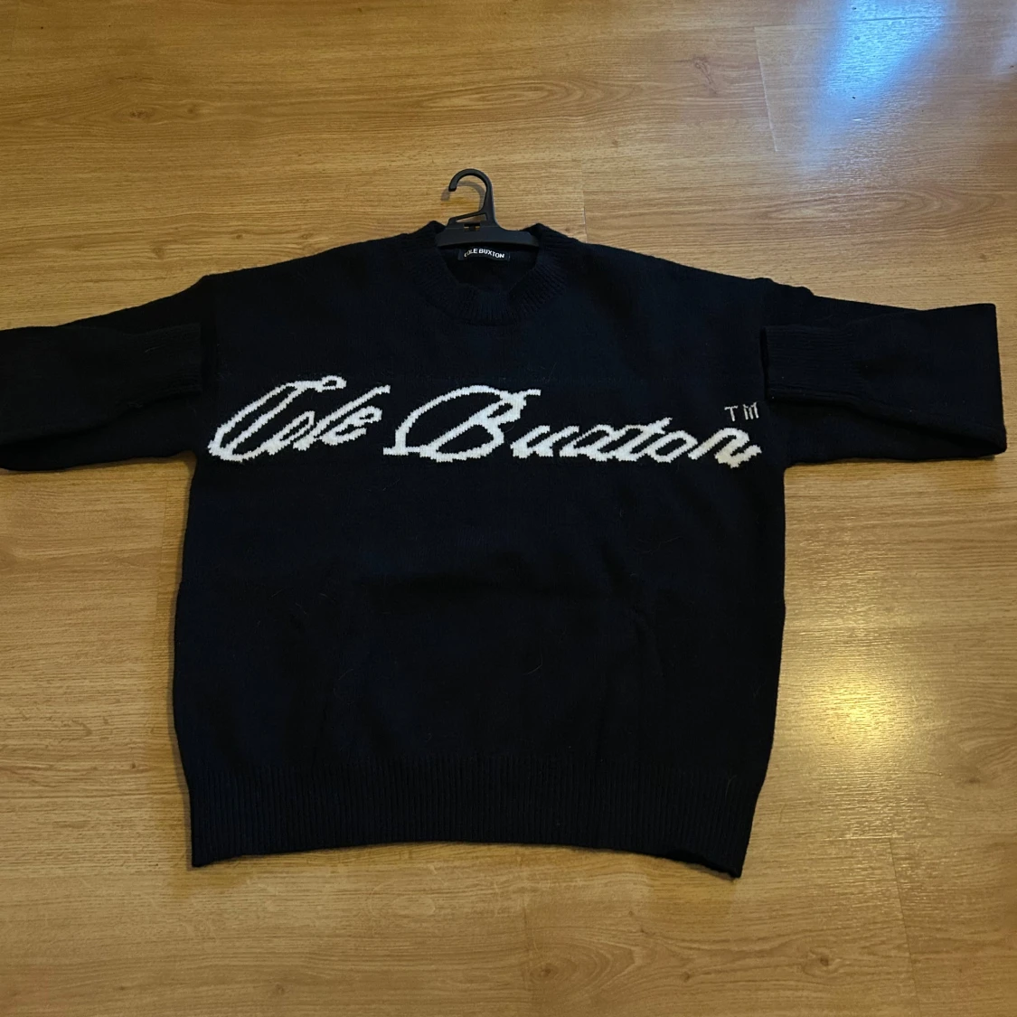 Svart stickad tröja Cole Buxton