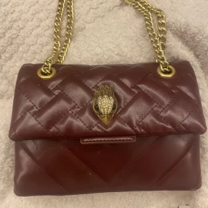 Vinröd kurt geiger väska - Bra skick, ganska liten