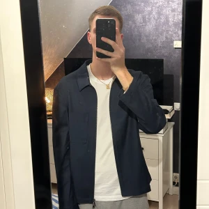 Oanvänd overshirt jacka - Nypris 3200kr, jättefin jacka men inte min stil