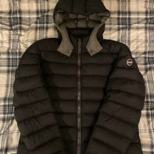 COLMAR DUNJACKA  - Tjena! Säljer denna riktigt sköna Dunjackan från Colmar✔️ Storlek L✔️ Skriv vid minsta fundering✔️