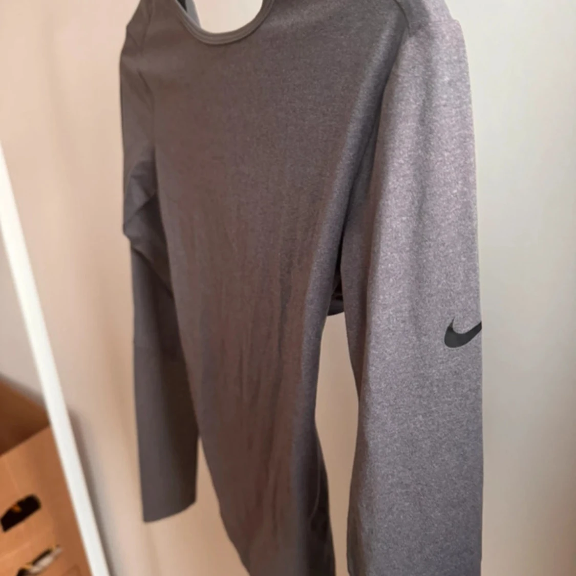 Grå långärmad träningströja från NIKE - 3