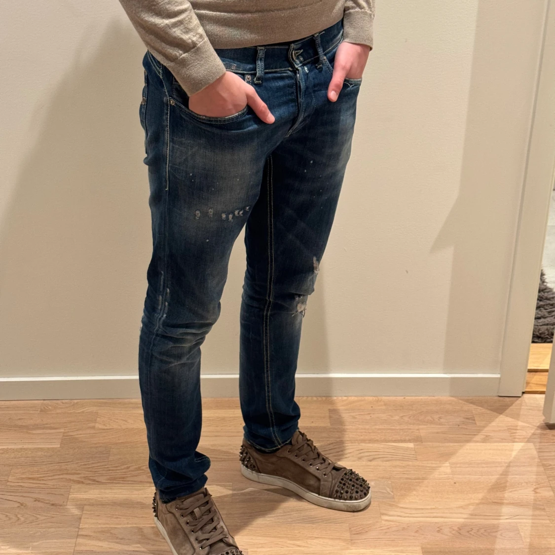 Bruna Louboutin sneakers med nitar - 1