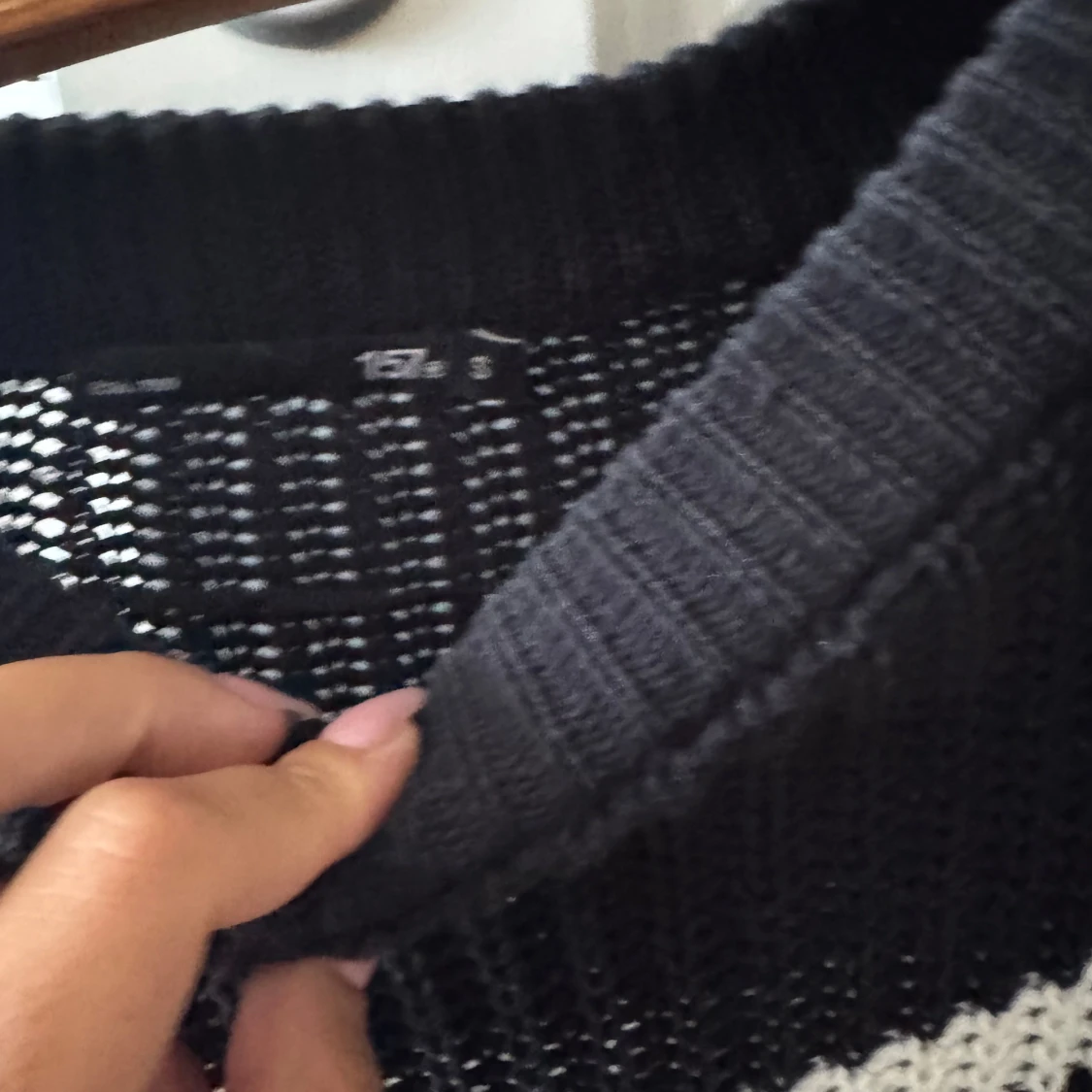 2 stickade tröjor  - 2