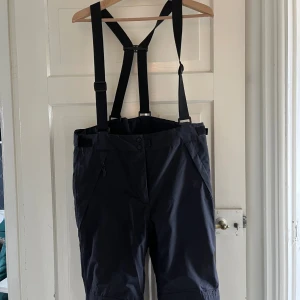 Termobyxor - Snygga och enkla termobyxor ifrån stadium i storlek 164. 