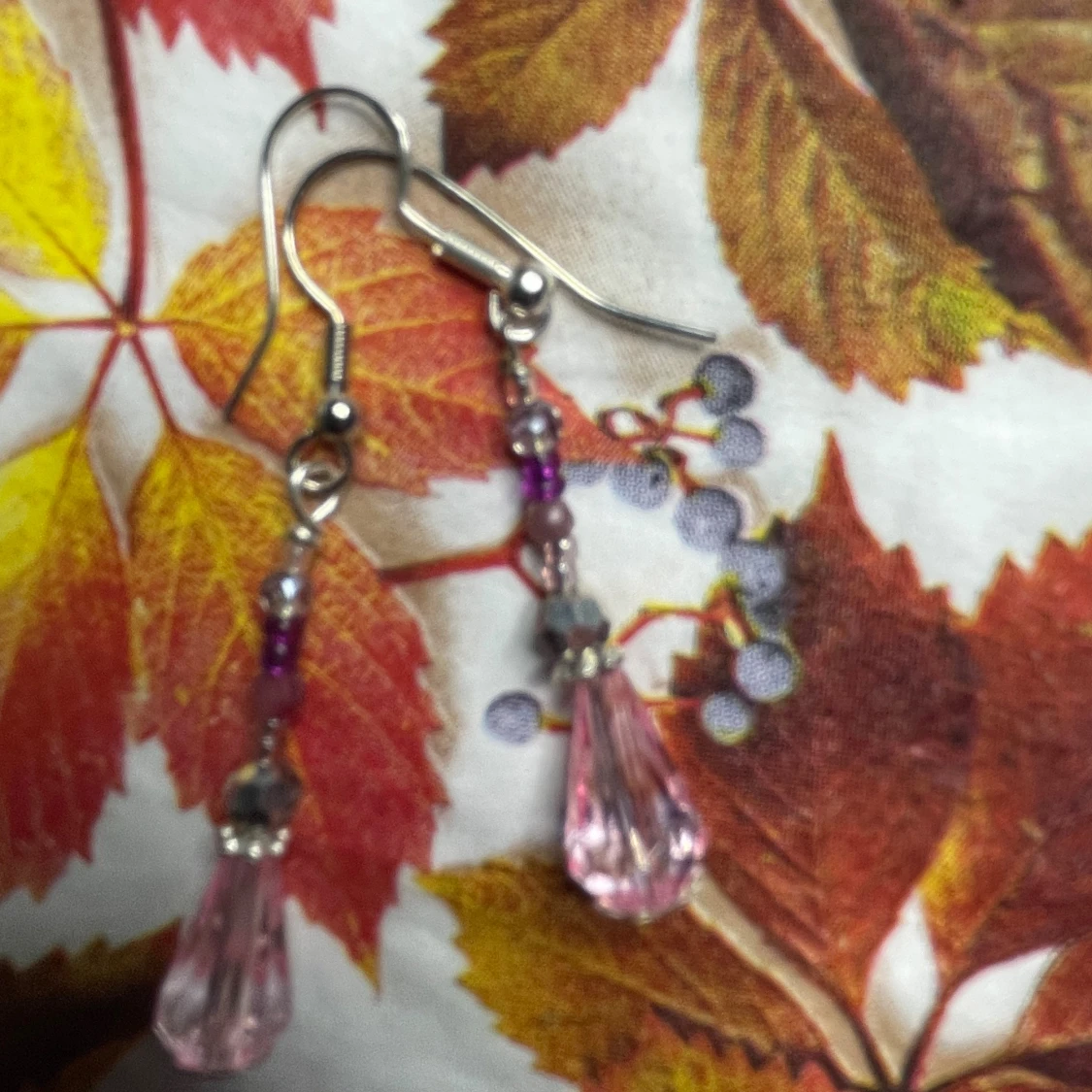  Hangjorda, långa örhängen med rosa droppar - 2