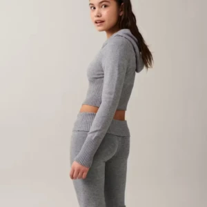 Grå ribbade mjukisbyxor/ mjukiströja  - Säljer både tröjan och byxorna från Gina tricot 💗