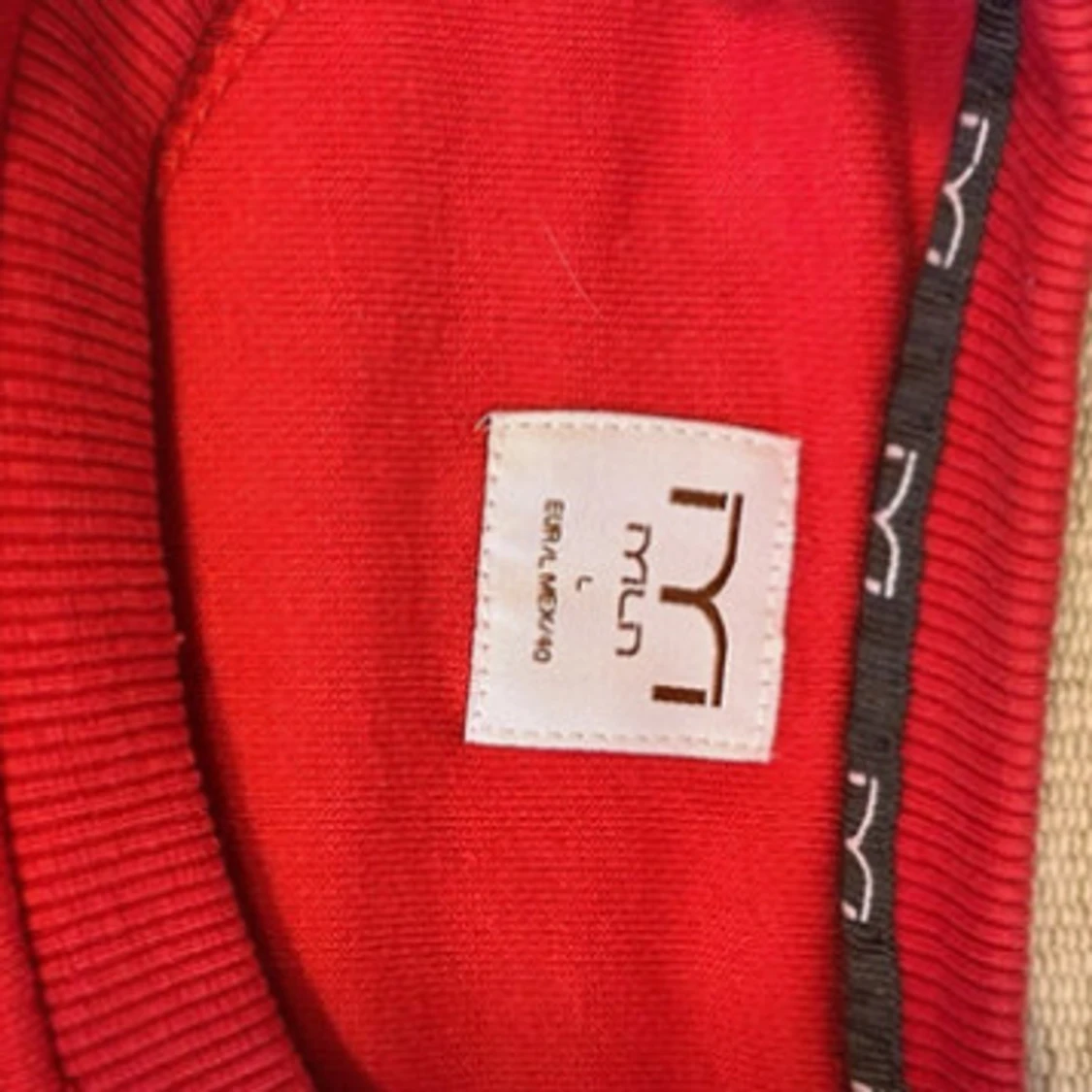 Röd sweatshirt från MLN Milano - 2