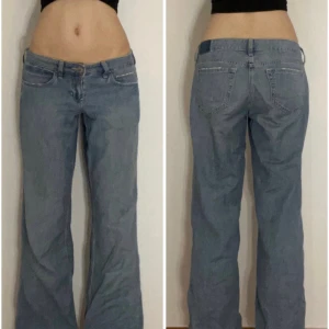 Ljusblåa bootcut jeans  - Hollister, midjemått: 39 innerbenslängd: 80💓