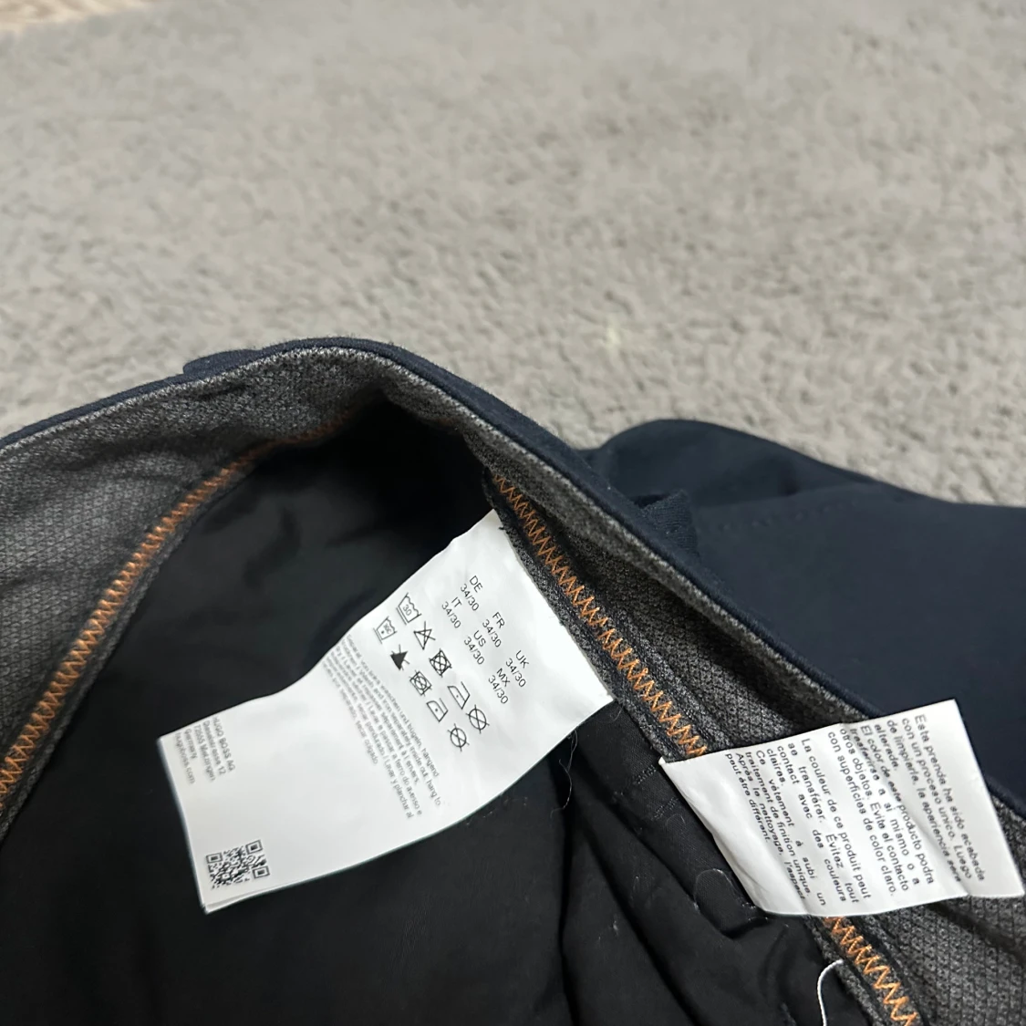 Mörkblå kostymbyxor från Hugo Boss - 3