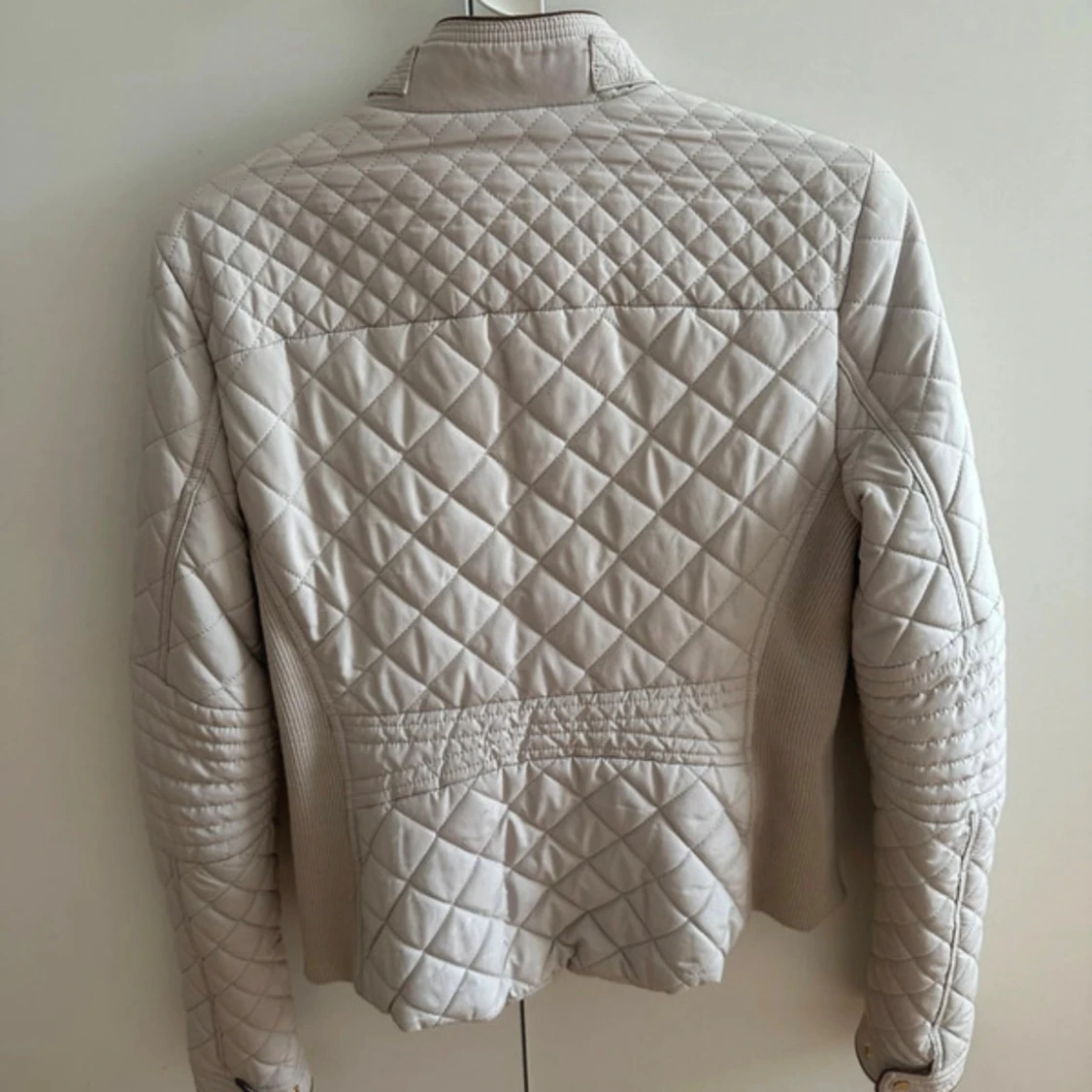 Beige quiltad jacka från Zara - 3