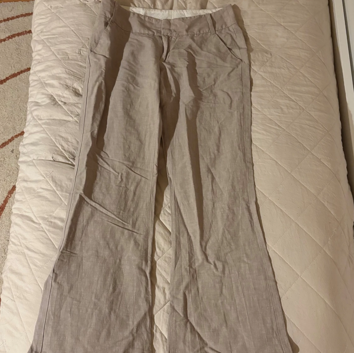 Beiga linnebyxor/konstymbyxor med bootcut - 3