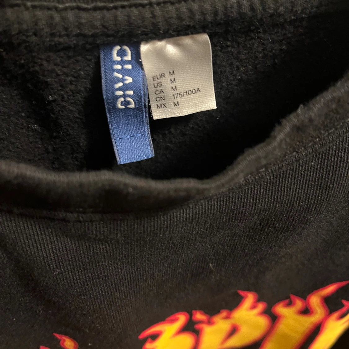 Svart sweatshirt TRIPPIN från DIVIDED - 1