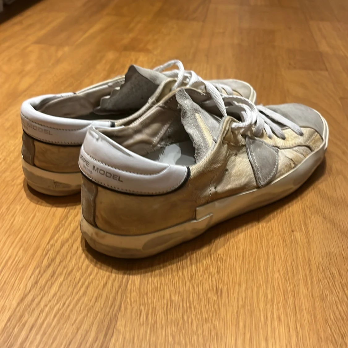 Philippe Model beige sneakers med grå detaljer - 2