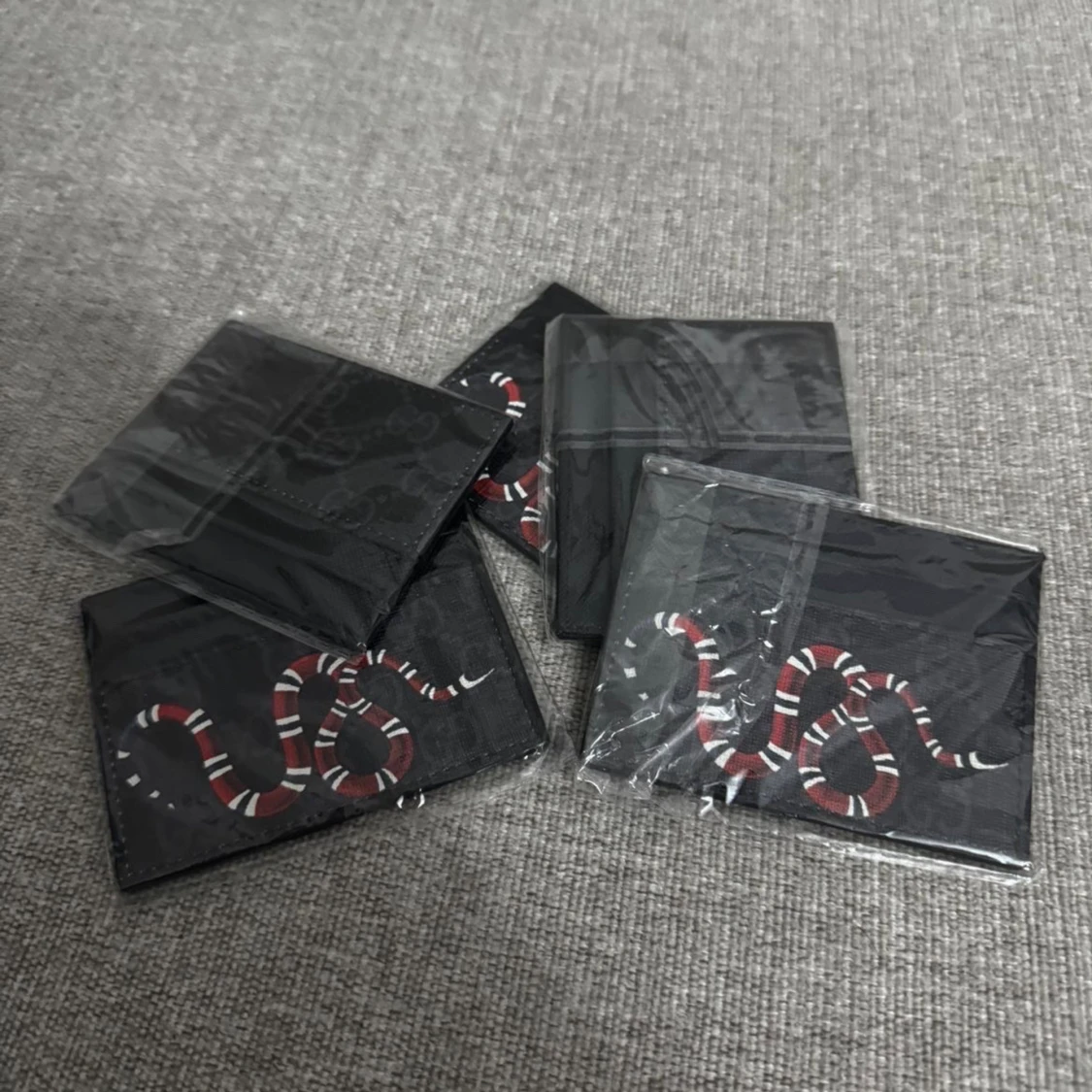 GGsvart plånbok med ormprint - 4