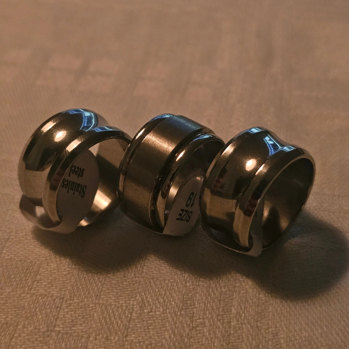 Breda ringar i rostfritt stål, storlek 19