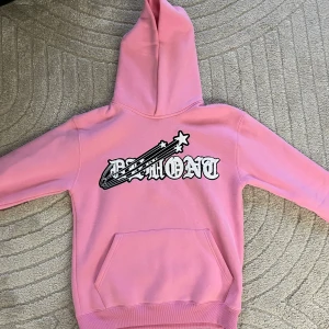 Demont Hoodie HELT NY - HELT NY demont OG hoodie köpt för 999kr från demontshop vid släppet. Storlek (S) Small. 
