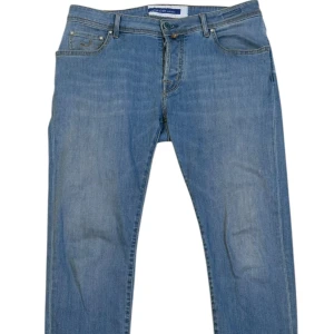 Jacob cohen jeans nick  - Jacob cohen jeans. Storlek w36. Skick 9/10. Pris 1490kr model nick. Finns att köpa på våran hemsida, Fashionels.com