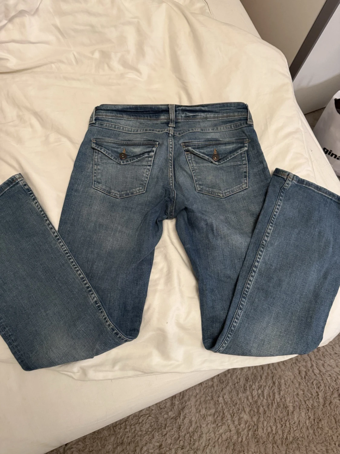 Blå bootcut jeans från Divided - 1