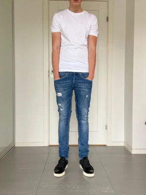 Bundle: Dondup och Replay - Säljer nu dessa Dondup George Jeans med snygga slitningar i populär design, skriv för fler bilde/frågor🙌🏼 Säljer nu dessa Replay Jeans som är unisex modell, W31 o L32, skriv för fler bilder/frågor🙌🏼 