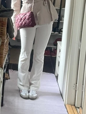 Kostymbyxor Chelsea  - Vita och storlek 36/38 och kontakta mig för fler bilder 💖💖