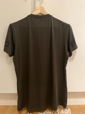 Björn borg träningströja  - Björn Borg träningströja som aldrig är använd säljer då den sitter mer som storlek L än M nypris runt 500 