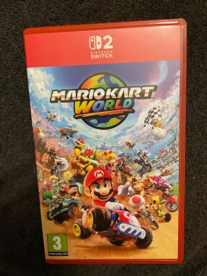 MarioKart world, switch 2 - Helt nytt Mario Kart spel för Nintendo 2. Köptes fel för ungefär en vecka sedan. Säljer eftersom jag rev av plasten innan jag såg att det var till ett Nintendo Switch 2                                                                  