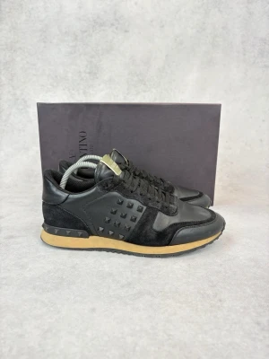 Valentino rockrunner  sneakers - – Condition: 8/10  – What is included: Only the sneakers  – Retail price: Over 700 euro