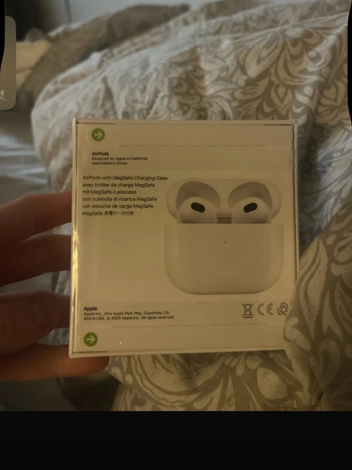 Apple AirPods (3rd generation) MagSafe Charging Case - 1